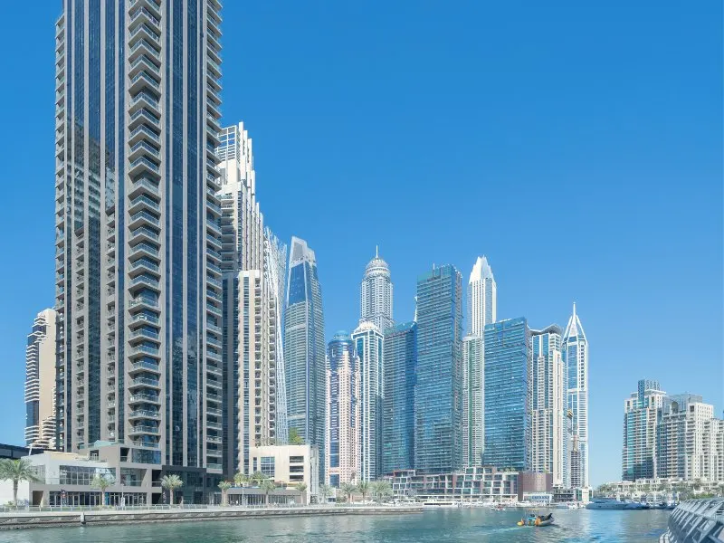 Red flag rendimenti brochure Dubai